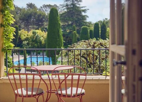 Profitez d'une soirée spéciale Nouvel An avec dîner proche de Cannes - 4* - 16