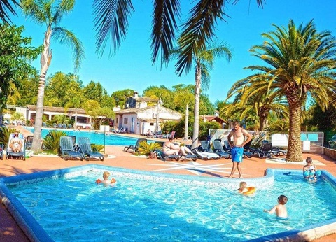 Camping Les Pêcheurs, 4* - 32