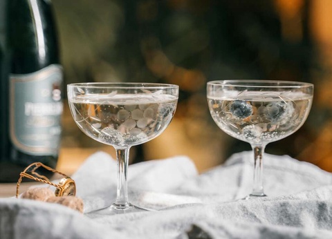 Vivez le nouvel an dans une ambiance romantique avec une bouteille de bulles à Mons ! - 4* - 12