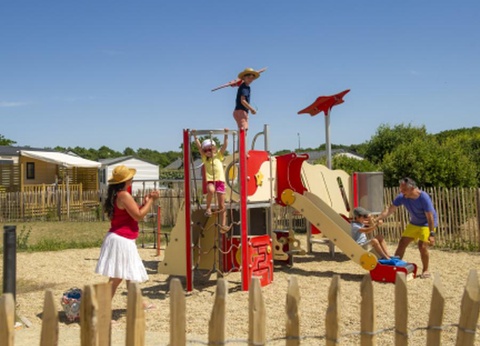 Camping les Chardons Bleus de la Turballe, 4* - 25