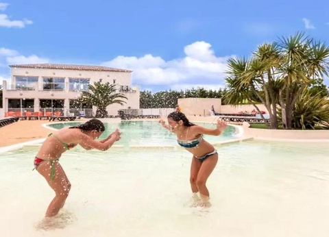 Camping Les Amandiers 4* - 4