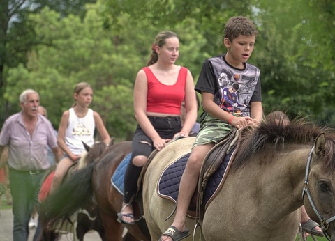 Camping Les Bords de Loue, 3* - 87