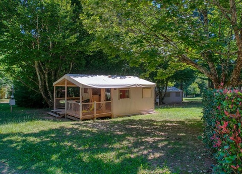 Flower Camping les Nauves, 3* - 28