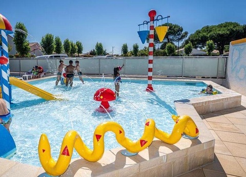 Flower Camping La Guichardière, 4* - 14