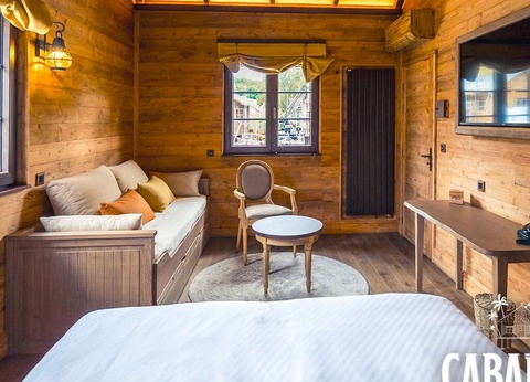 ÉVasion en famille à Nigloland avec buffet inclus (6 personnes) - 4* - 16