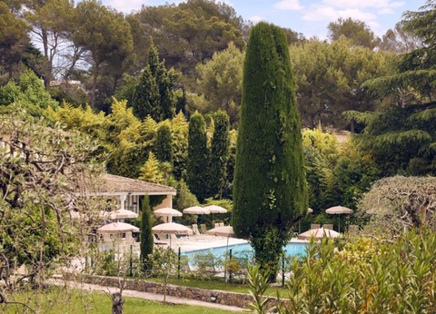 Profitez d'une soirée spéciale Nouvel An avec dîner proche de Cannes - 4* - 21