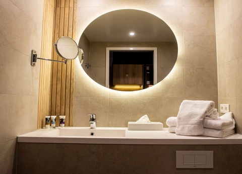 Un voyage au centre de la terre à la découverte de nombreux trésors géologiques... - 4* - 26