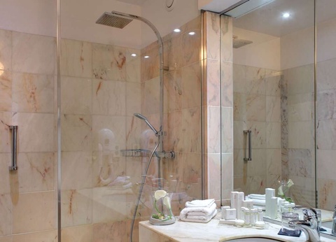 Week-end romantique avec champagne dans un ancien couvent à Lille - 4* - 21