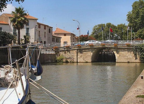 Camping Les Berges du Canal, 4* - 75