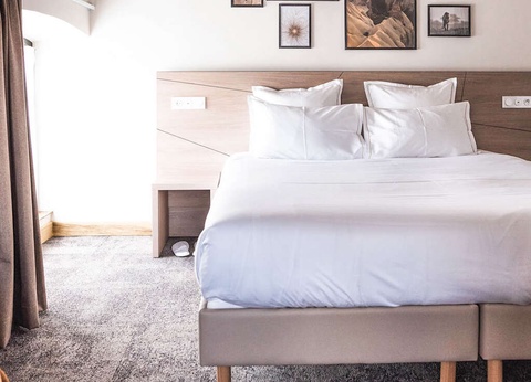 Escapade 4* près d'Avignon dans un batîment du XVIIIème - 4* - 25