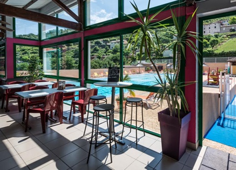 Camping de La Cascade, 4* - 6