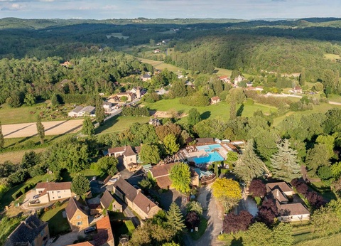 Camping Romanée - Les Grottes De Roffy 4* - 35