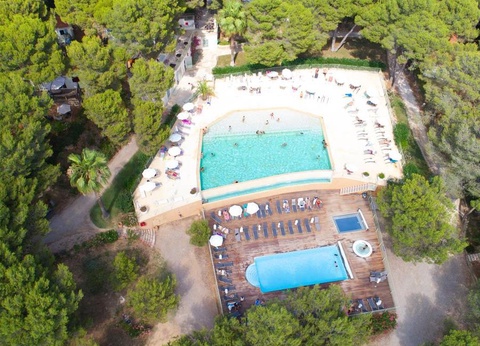 Camping Résidentiel La Pinède, 4* - 42