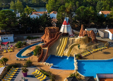 Camping Les Genêts, 5* - 11