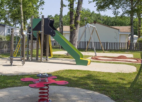 Camping Les Chèvrefeuilles, 4* - 11