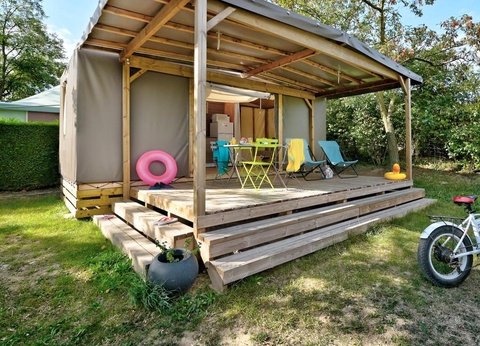 Flower Camping la Châtaigneraie, 4* - 37