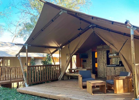 Camping Le Val de Cesse, 4* - 86