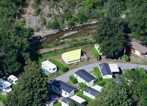 Camping Les Eaux Chaudes, 3* - 24