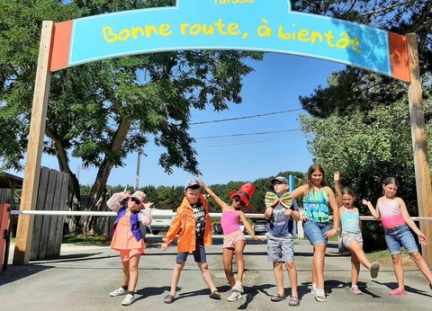 Camping Paradis des Pins - Royan, 4* - 10