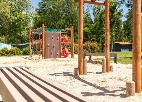 Camping Le Château de Galaure, 4* - 33