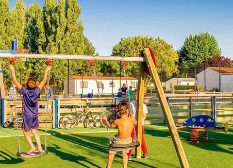 Camping Les Embruns d'Oléron, 4* - 5