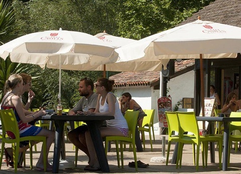 Camping Le Ruisseau des Pyrénées, 5* - 47