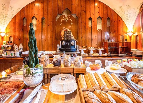 Découvrez le charme des Pyrénées avec un dîner gastronomique, spa et décoration romantique - 4* - 6