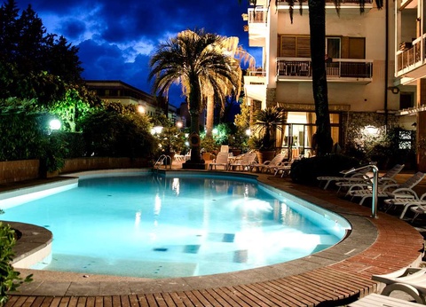 Séjour romantique à Montecatini dans une prestigieuse chambre avec spa et dîner - 4* - 2