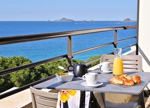 TUI Sélection Hôtel Résidence Les Calanques 3* - Formule vols + transferts + hébergement - 3