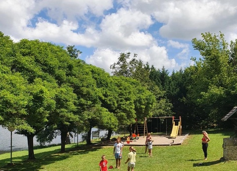 Camping maeva Escapades Le Lac de Laval-de-Cère, 3* - 6