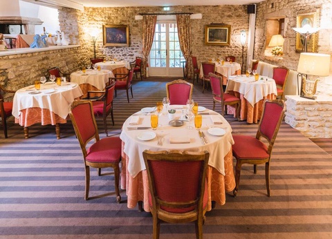 Séjournez au Château de Périgny et explorez le Futuroscope à seulement 20 minutes en voiture - 3* - 3