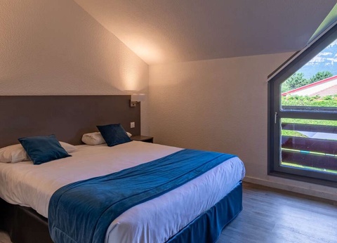 Entrées à Walibi Rhône-Alpes et nuit près du Lac du Bourget - 2* - 9