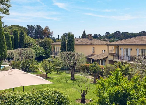 Profitez d'une soirée spéciale Nouvel An avec dîner proche de Cannes - 4* - 12