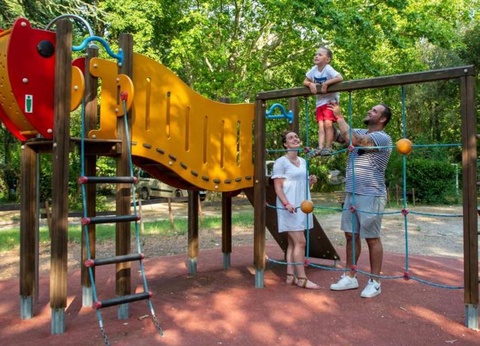 Camping du Pont d'Avignon, 4* - 5