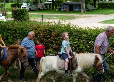 Camping Les Bords de Loue, 3* - 85