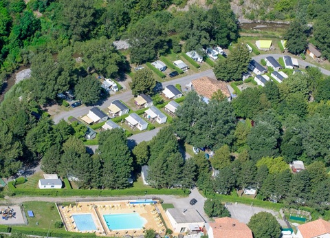 Camping Les Eaux Chaudes, 3* - 23