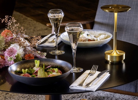 Escapade amoureuse avec spa, champagne et gourmandises à Rennes - 4* - 5