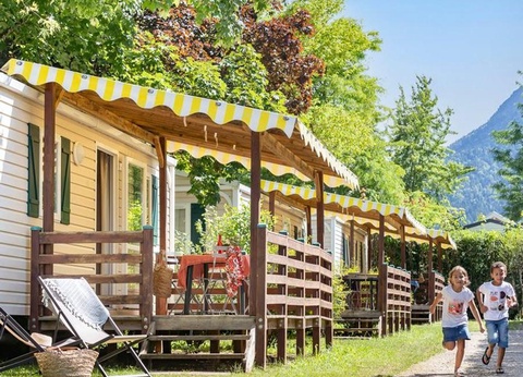 Camping Romanée - la Ferme de la Serraz, 5* - 33