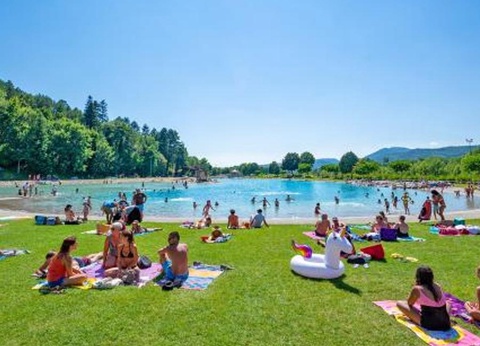 Camping Les Eaux Chaudes, 3* - 28