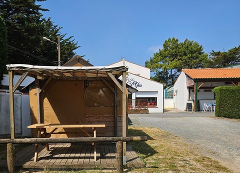 Camping Le Pont D'yeu, 3* - 38