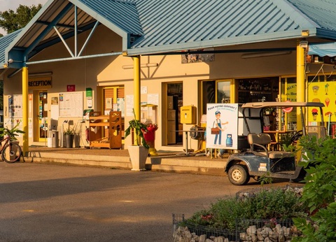 Camping Les Bords de Loue, 3* - 90