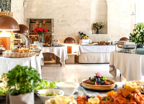 Dégustation de vin et séjour inoubliable au sein d'un Cloître - 4* - 6