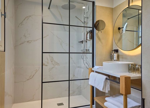 Profitez d'une soirée spéciale Nouvel An avec dîner proche de Cannes - 4* - 25