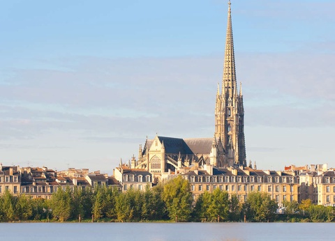 Romantisme à Bordeaux avec champagne dans une Suite avec baignoire balnéo - 4* - 9