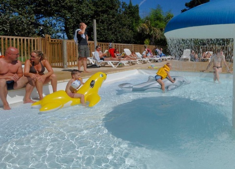 FLOWER Camping le Port de la Chaîne, 4* - 5