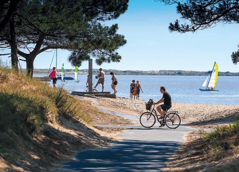 Camping Les Chèvrefeuilles, 4* - 27