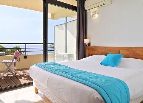 TUI Sélection Hôtel Résidence Les Calanques 3* - Formule vols + transferts + hébergement - 12