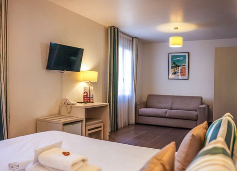 Weekend Romantique dans un village provençal aux portes de Cannes - 3* - 22