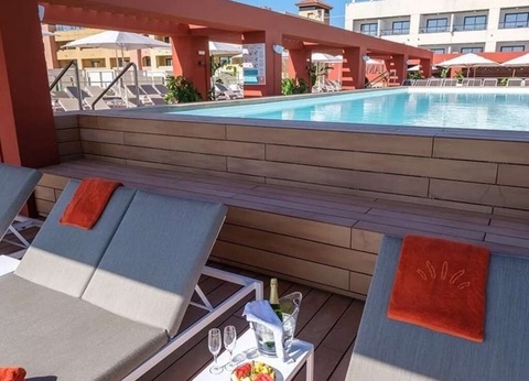 Vacances à la Pineda en bord de mer avec billets pour PortAventura Park - 4* - 5