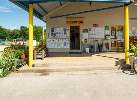 Camping Les Bords de Loue, 3* - 95